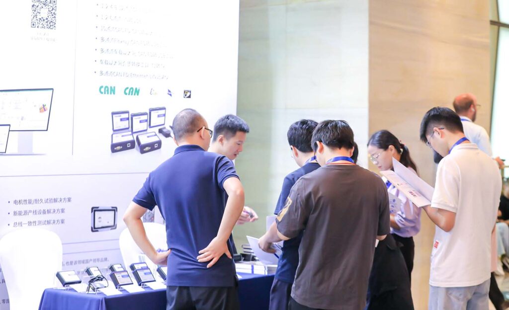 蔚来首届测试设备展会